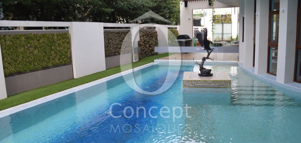 Mosaic pool with an “atoll” effect by Ô Concept