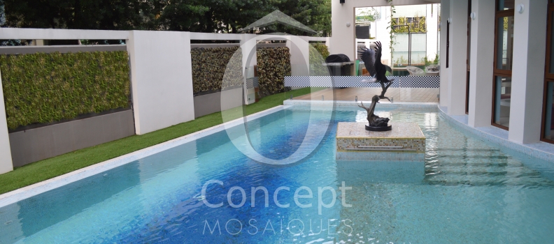 Mosaic pool with an “atoll” effect by Ô Concept