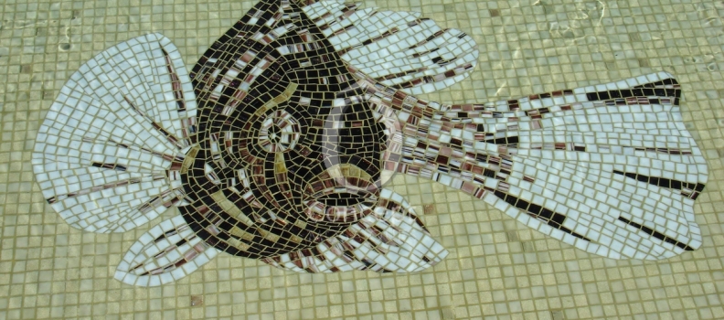 Décor en mosaique d’un poisson taillé