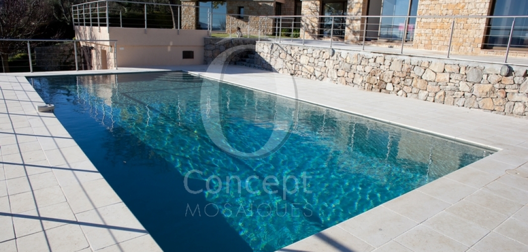 The mosaic pool – Intensive petrol blue water