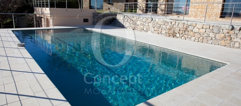 The mosaic pool – Intensive petrol blue water