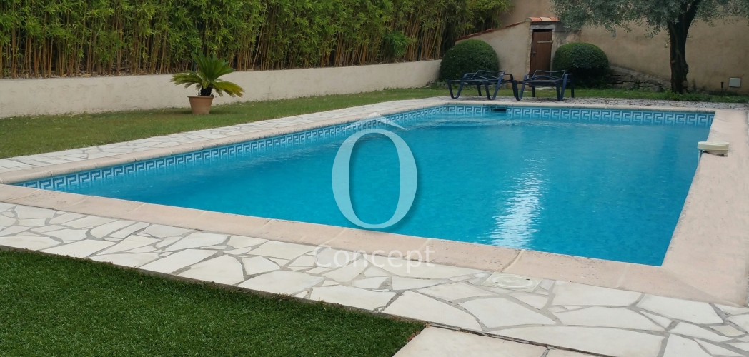 Piscine turquoise mélange « Océan » Ô Concept frise petite grecque