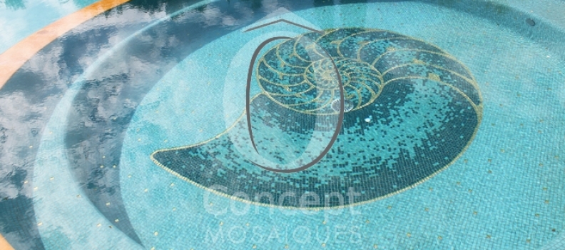 Nautilus – Un décor en mosaïque Or 24 carats taillée à la main