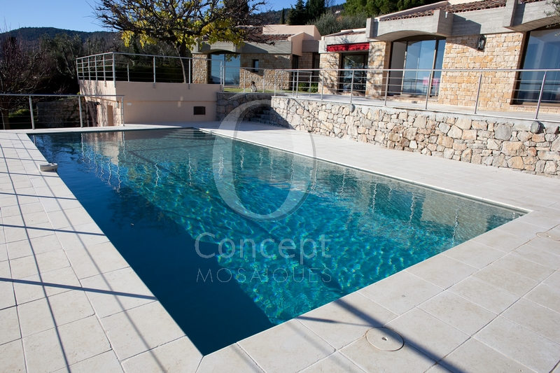The mosaic pool – Intensive petrol blue water