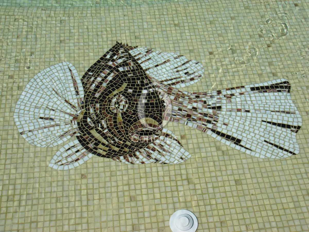 Décor en mosaique d’un poisson taillé
