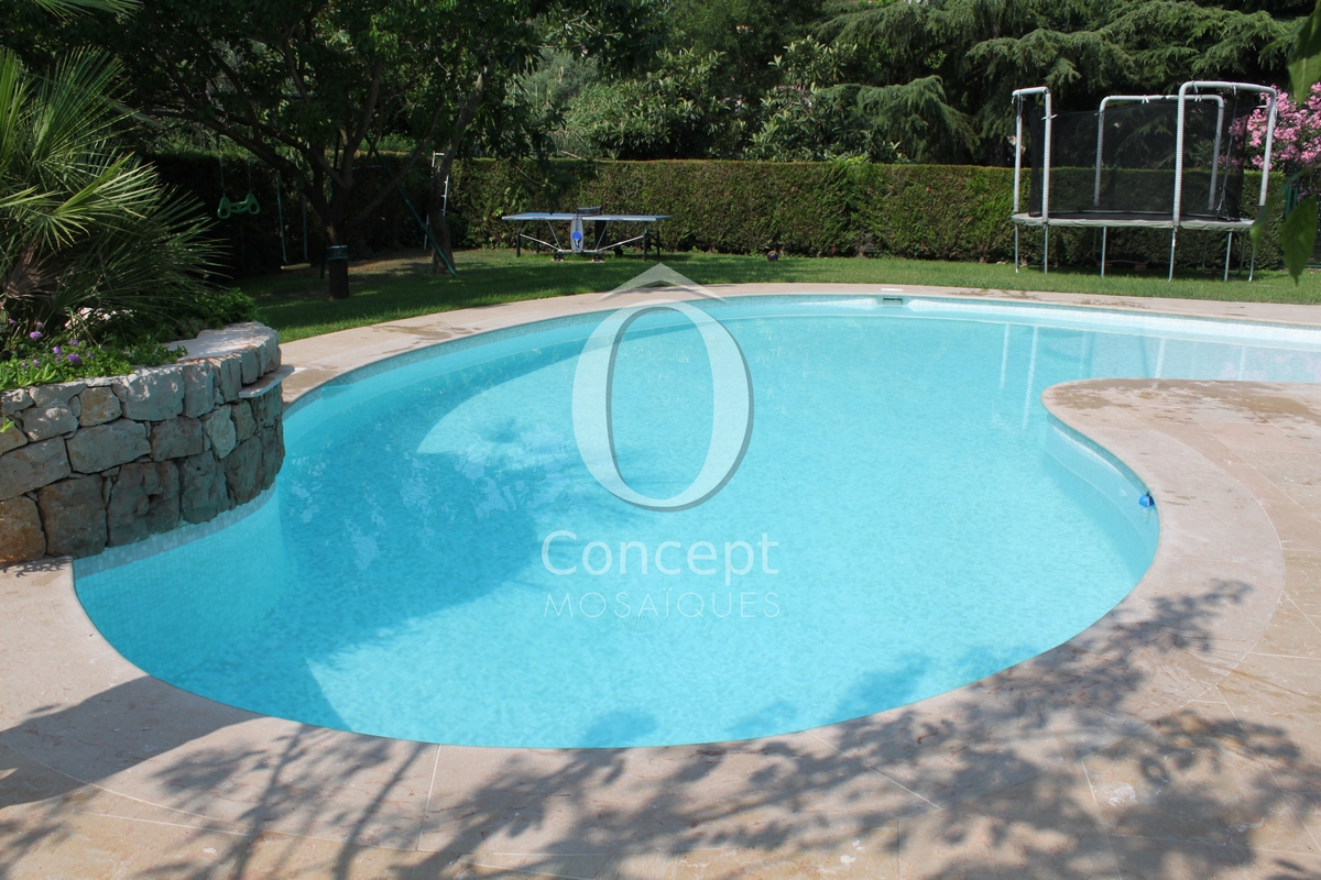 Blue mosaic pool made of the mix Pure by Ô Concept